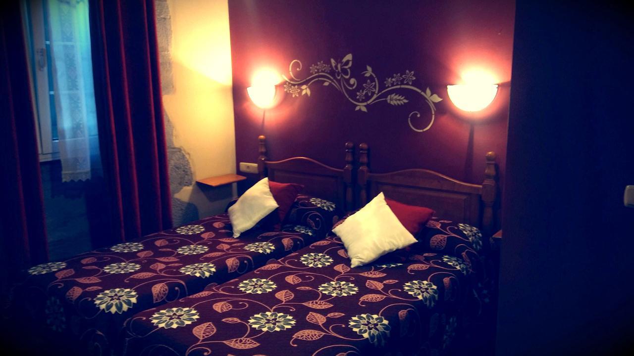 Hostal Ekaitza Otel Lesaka Oda fotoğraf