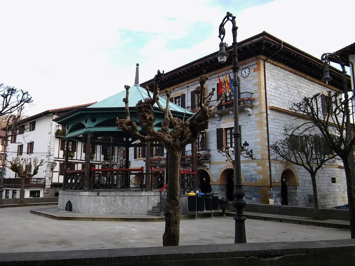 Hostal Ekaitza Otel Lesaka Dış mekan fotoğraf